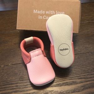 Hey Folks leather baby shoes in pink